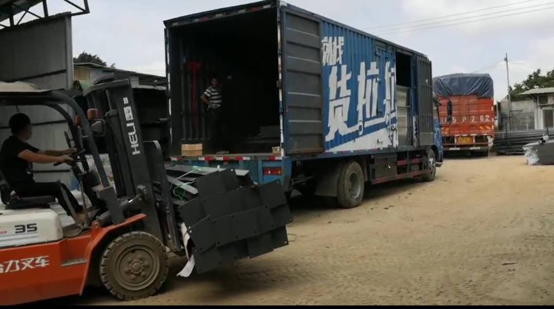 南山區(qū)海韻公園A3款鋼結構圍檔已發(fā)貨安裝中...