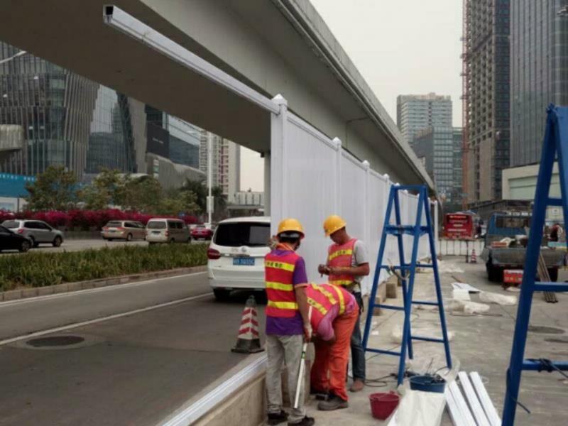 深圳外環(huán)高速沙井段圍擋施工現(xiàn)場：旭東圍擋源頭廠家