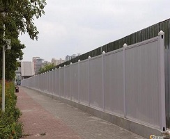 工程建設(shè)服務(wù)中，使用PVC施工圍擋有什么特點(diǎn)